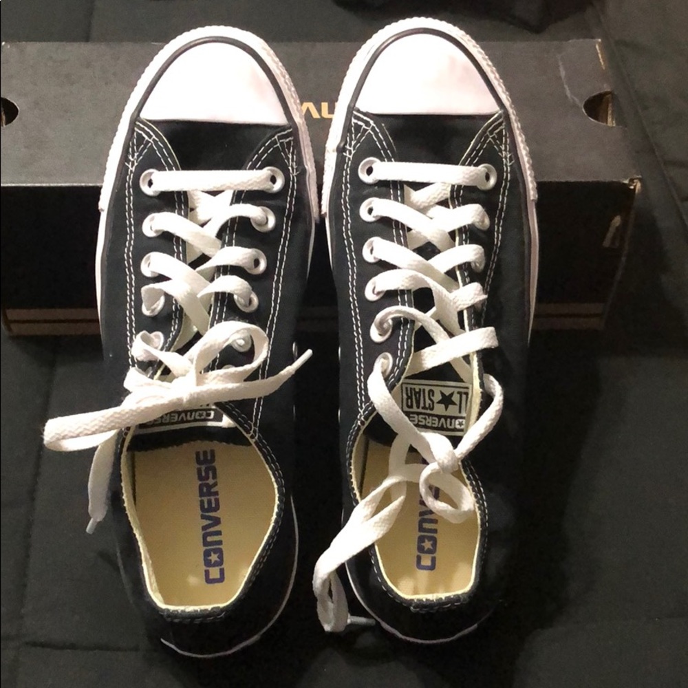 Converse- unisex (womens 8/ mens 6)